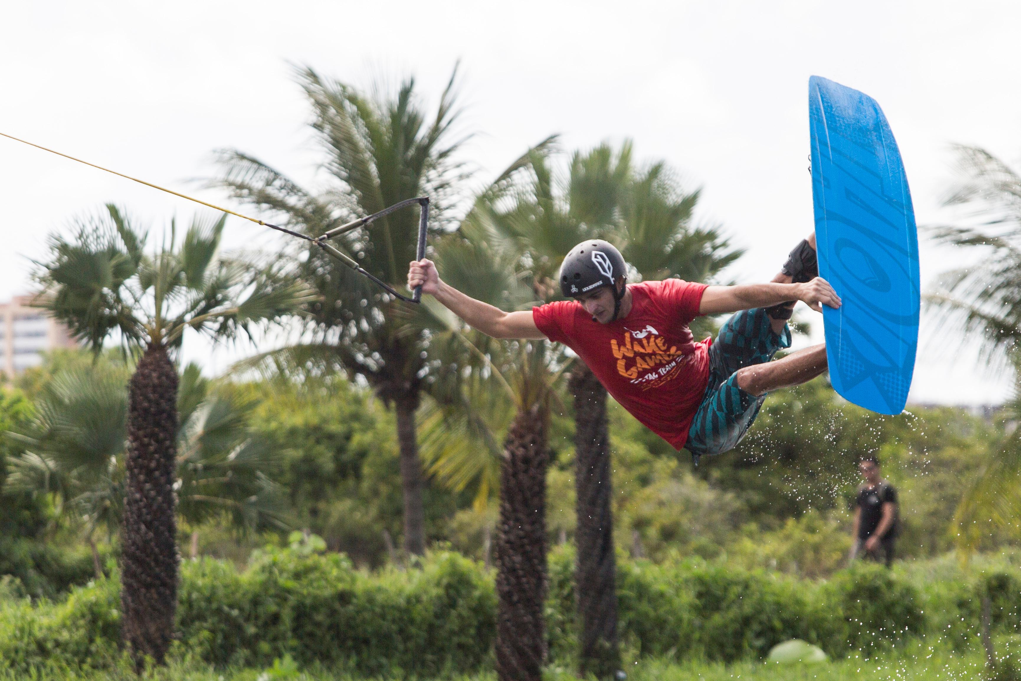 Cearense é campeão da 2ª etapa do Circuito Mundial virtual de Wakeboard